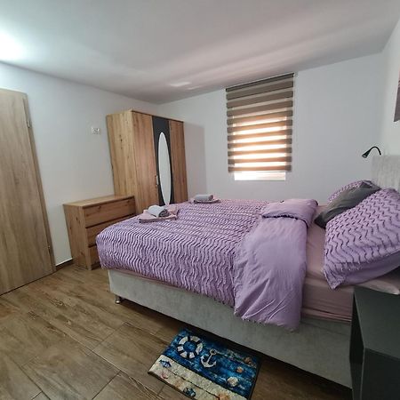 Apartmani Jadro Vir Exteriör bild
